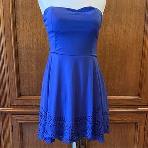 Short blue strapless dress